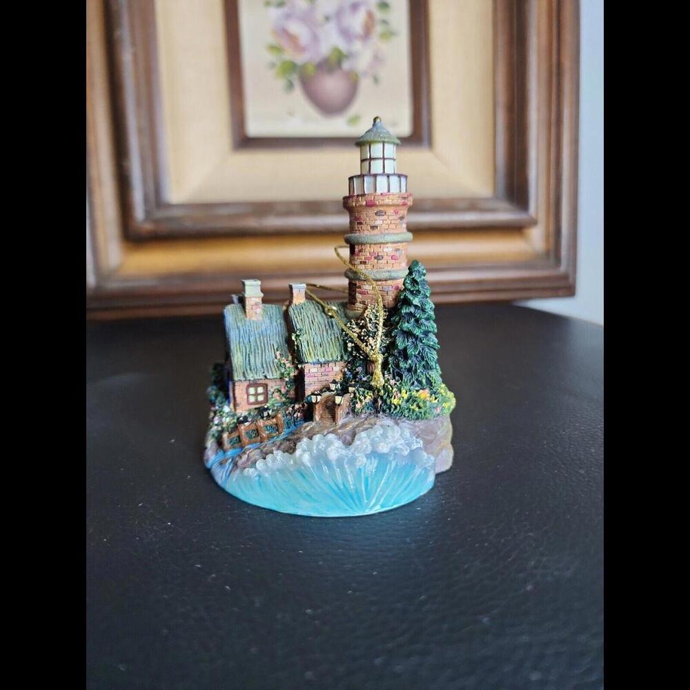 Thomas KINKADE Illuminated Lighthouse Ornament Twilight & Sweetheart  2001 39195